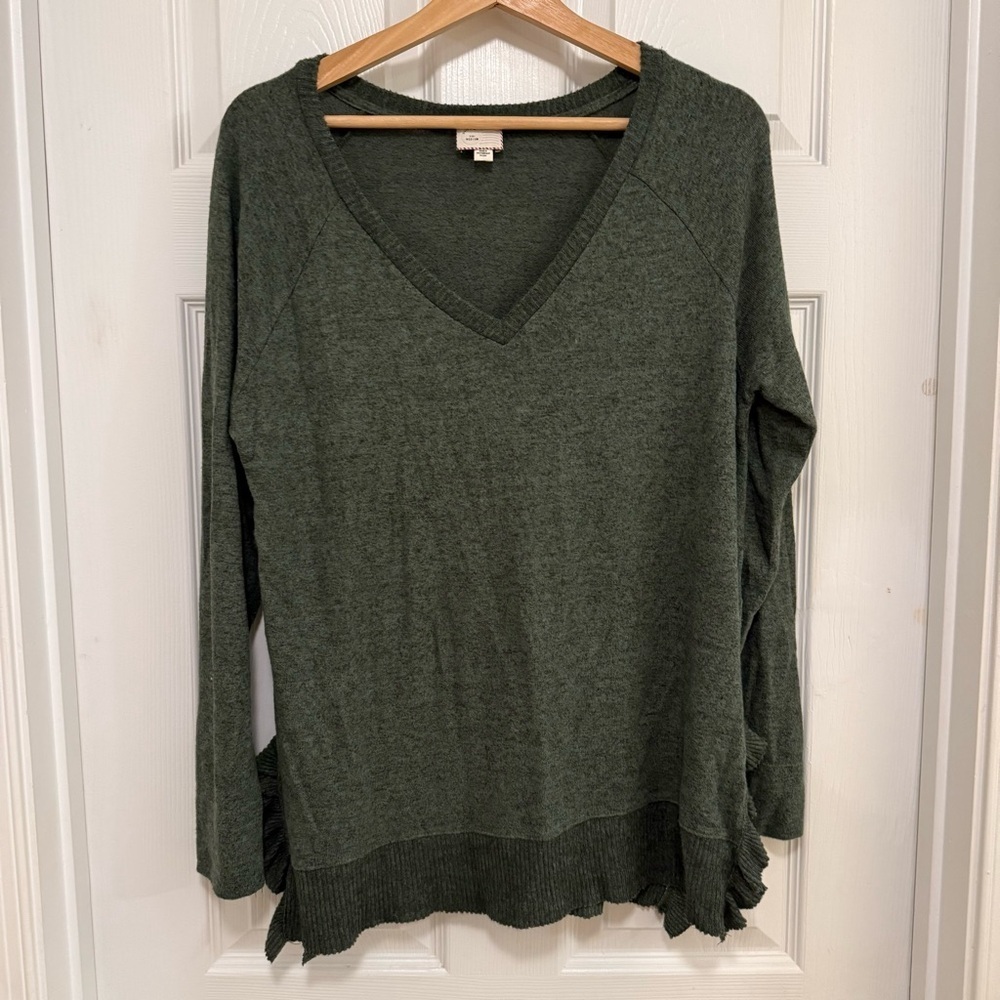 Like New Anthropologie Postmark Gia Split Ruffle Hem V-Neck Sweater - Picture 2 of 5